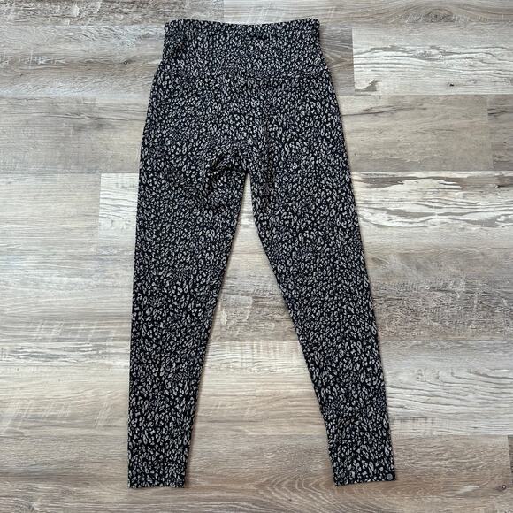 Onzie Black Grey Leopard Print High Waisted Leggings Size Small - Picture 3 of 5